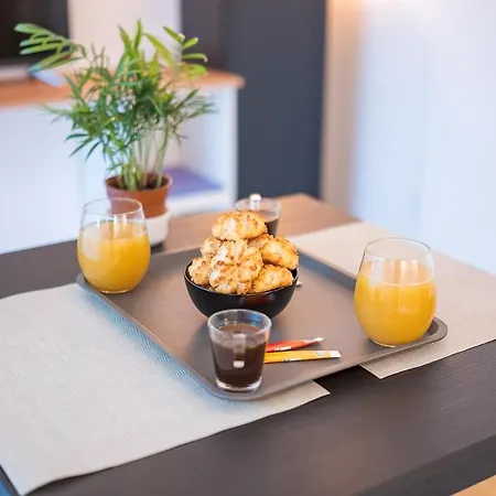 Les Muses - Avec Entree Autonome, Clim Neuve, Jardin, Parking Prive & Sa Piscine ! -