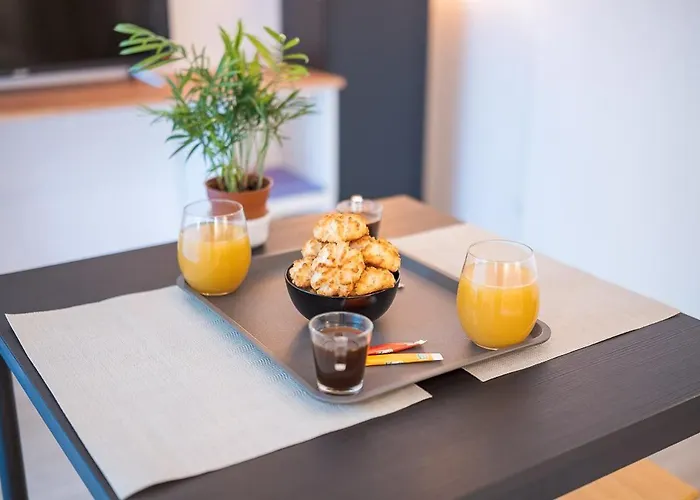 Les Muses - Avec Entree Autonome, Clim Neuve, Jardin, Parking Prive & Sa Piscine ! -