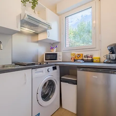 Les Muses - Avec Piscine, Parking&jardin Privé ! Appartement *